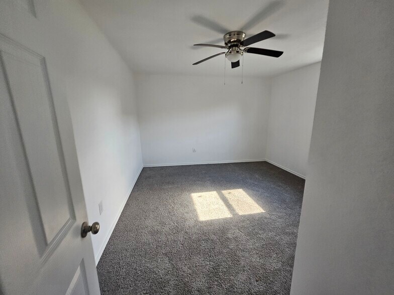 Building Photo - 527 Arcadian Dr
