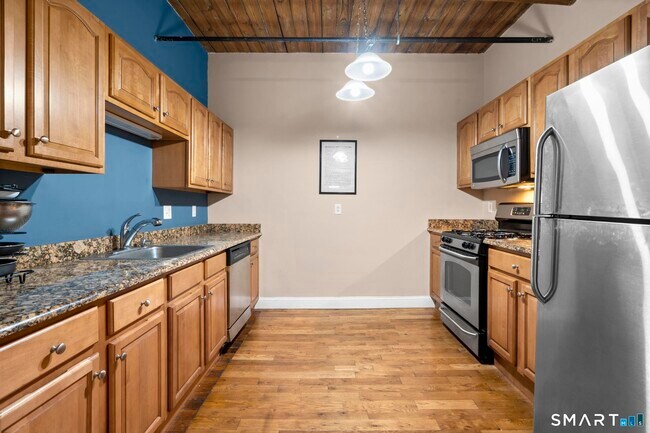 Building Photo - 145 Canal St E