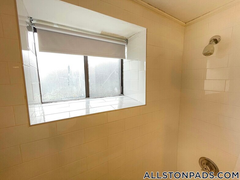 Building Photo - 19 Brighton Ave