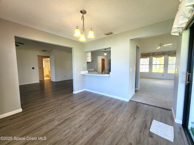 Building Photo - 1244 Lakeview Dr