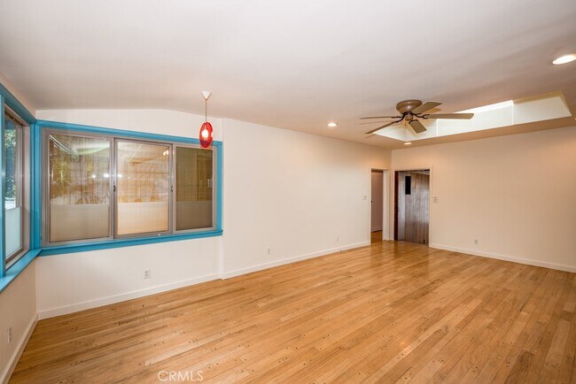 Building Photo - 1243 Yosemite Dr