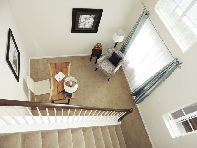 Building Photo - Central Park Town Home for Rent!