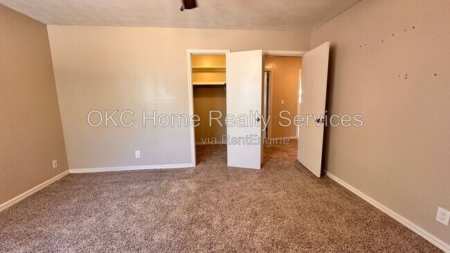 Building Photo - 6316 N Drexel Blvd