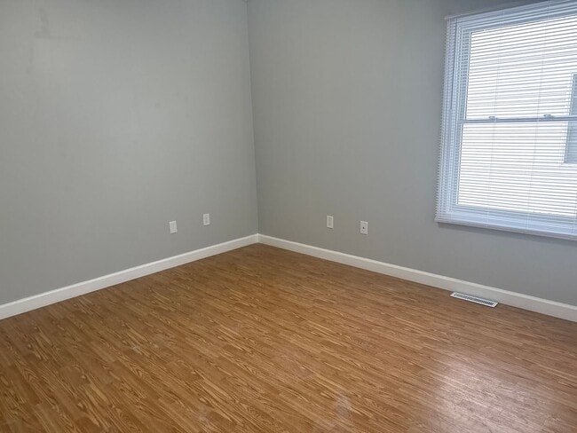 Building Photo - 622 Garvey Ln