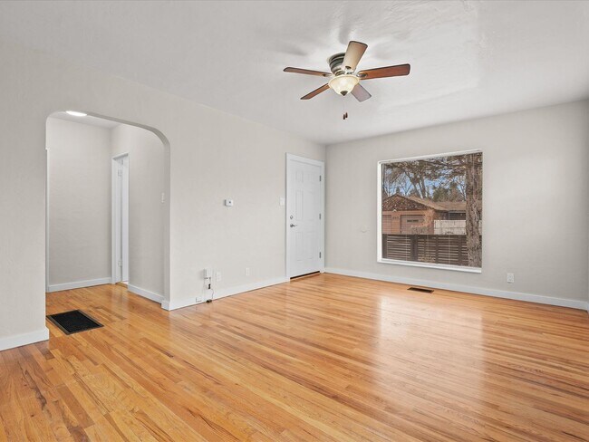 Building Photo - Remodeled Midtown Bungalow
