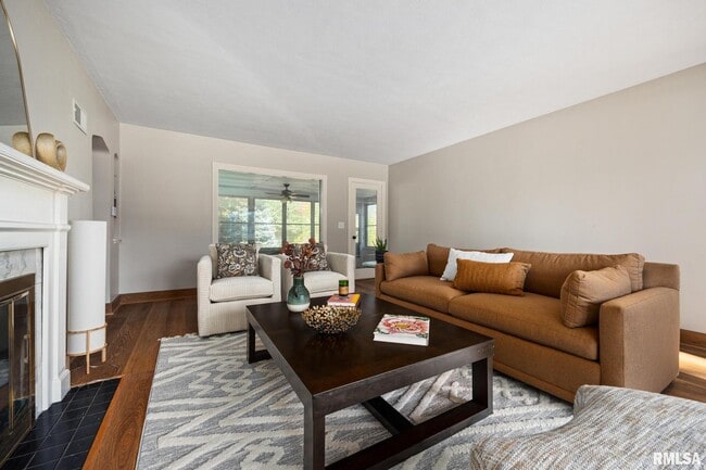 Building Photo - 205 W Glen Ave