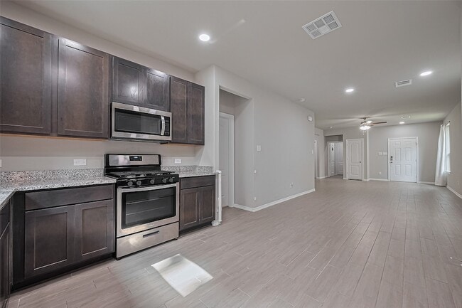 Building Photo - 24742 Russet Bluff Trl