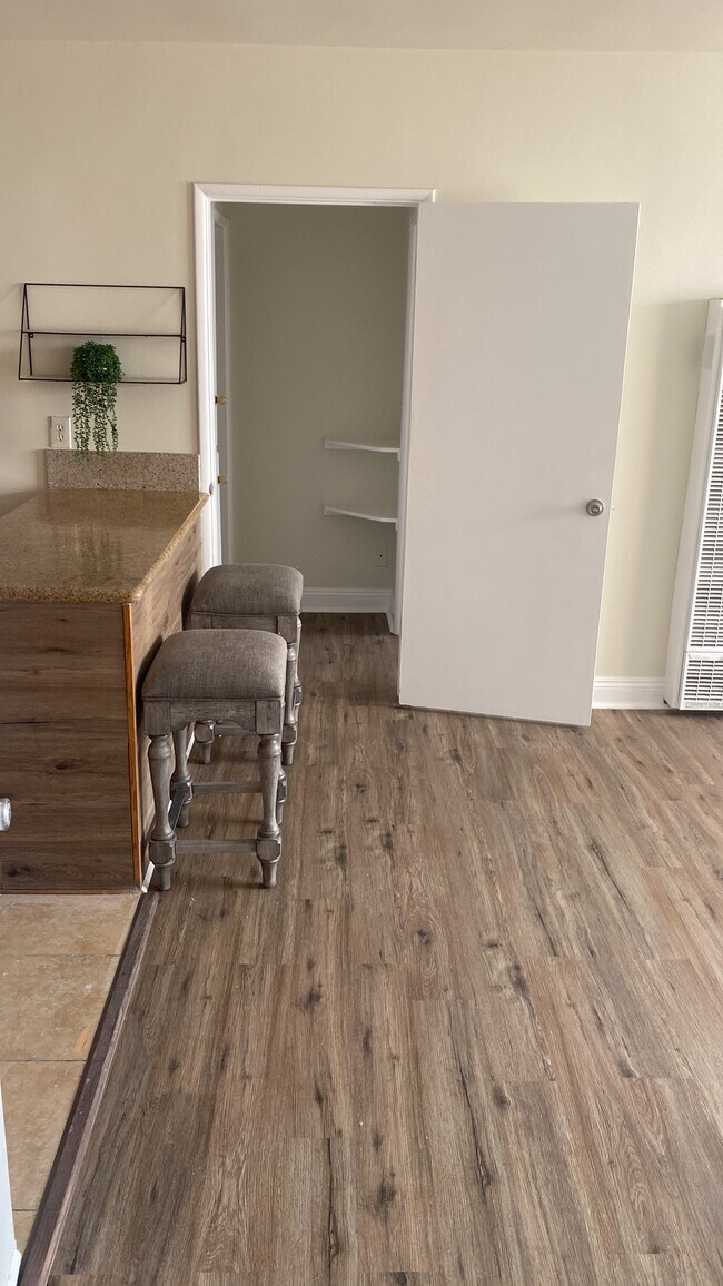 Living room - 4233 Crenshaw Blvd