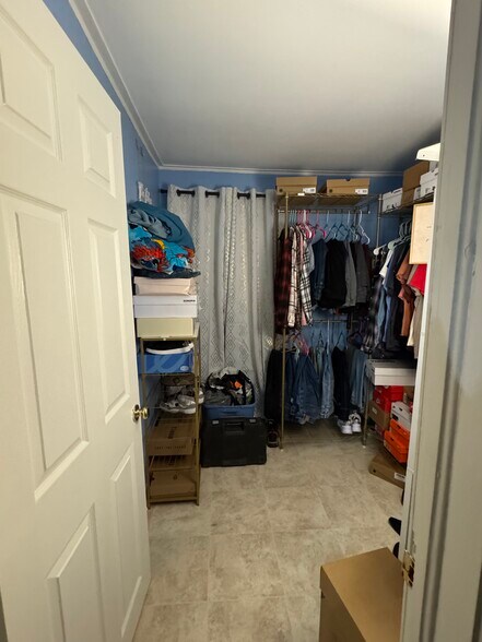 Building Photo - 186 Bradley St