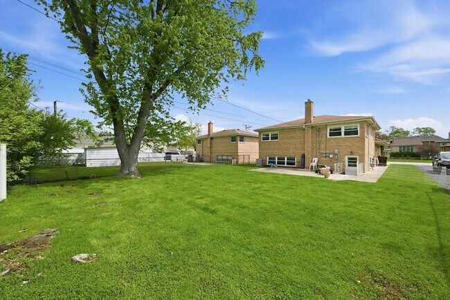 Building Photo - 9536 Tripp Ave