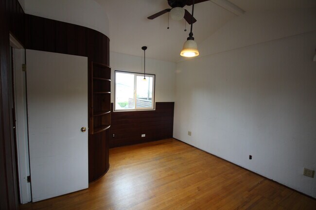 Building Photo - 1010 Tourmaline St