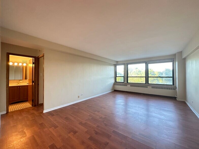 Building Photo - 4180 N Marine Dr