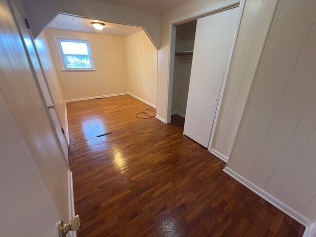 Building Photo - Christiansburg, 3 BR / 1 BA, Available for rent