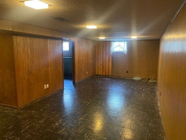 Building Photo - Ranch style home for rent very close to An...