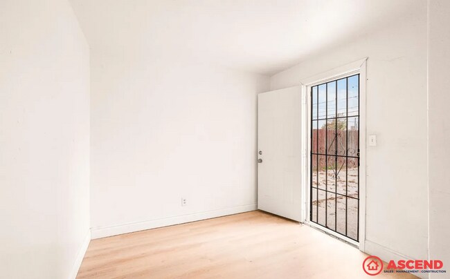 Building Photo - 407 4th St