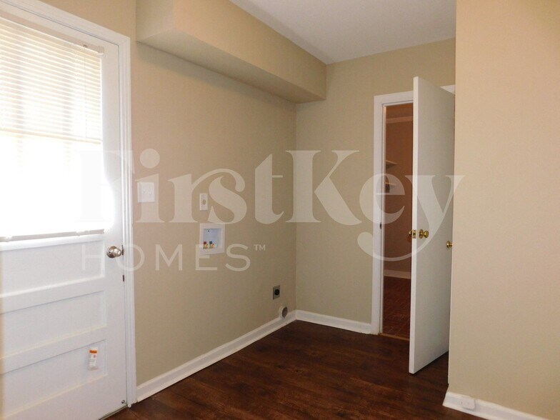 Building Photo - 6135 Haddington Dr