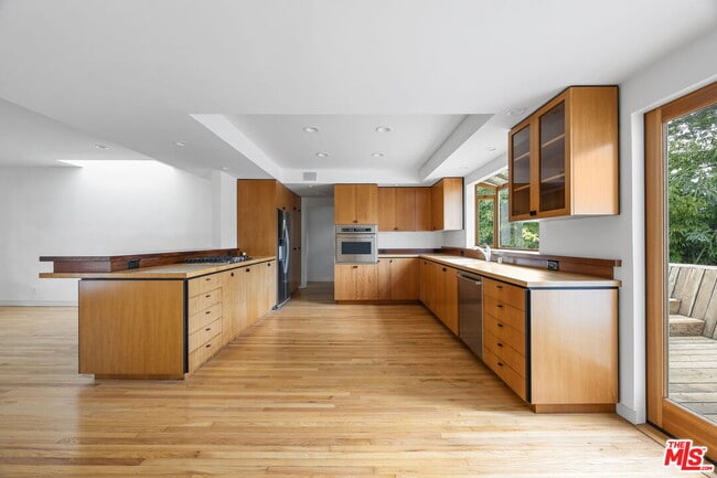 Building Photo - 202 S Saltair Ave