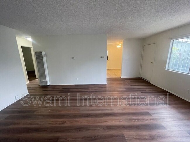 Building Photo - 1303 W 107th St