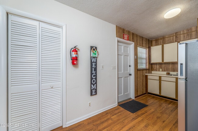 Building Photo - 7419 Merrill Rd