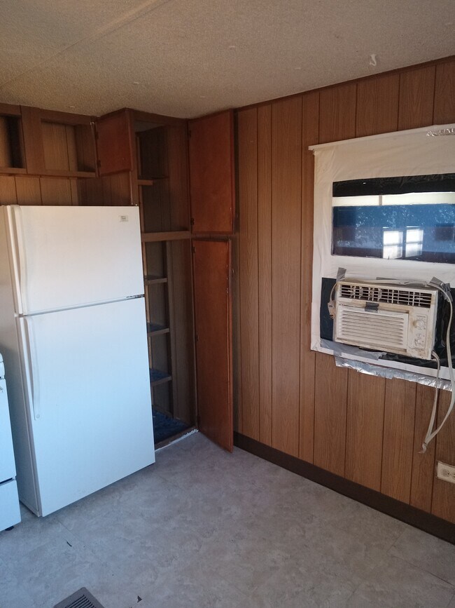 Building Photo - 218 E Denver St