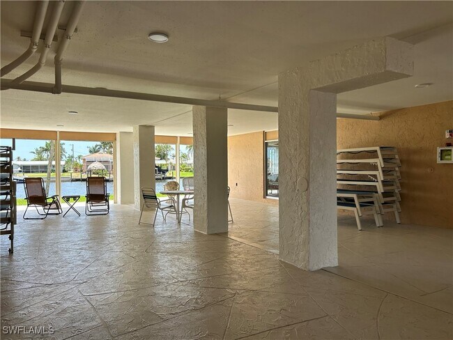 Building Photo - 4260 SE 20th Pl