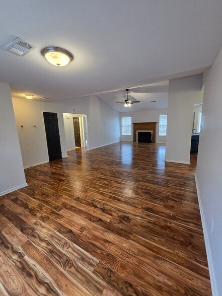 Building Photo - 3002 Oakbrook