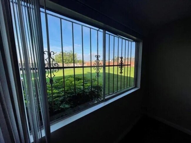 Building Photo - LOCATION & PRIVACY! Spacious 3 br Condo wi...