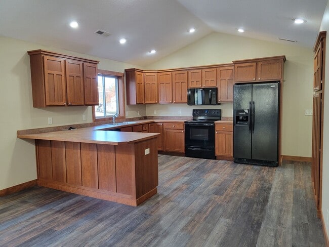 Building Photo - One Level Townhouse