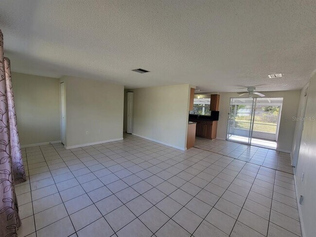 Building Photo - 22353 Buffalo Ave