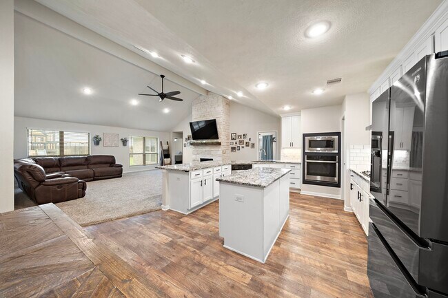 Building Photo - 3304 Patagonia St