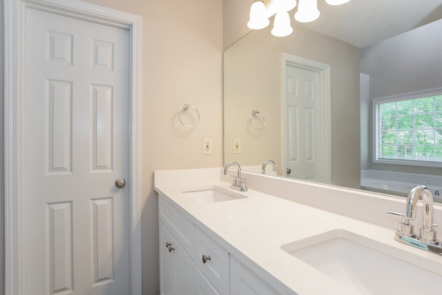 Building Photo - 2601 Branson Pl SW