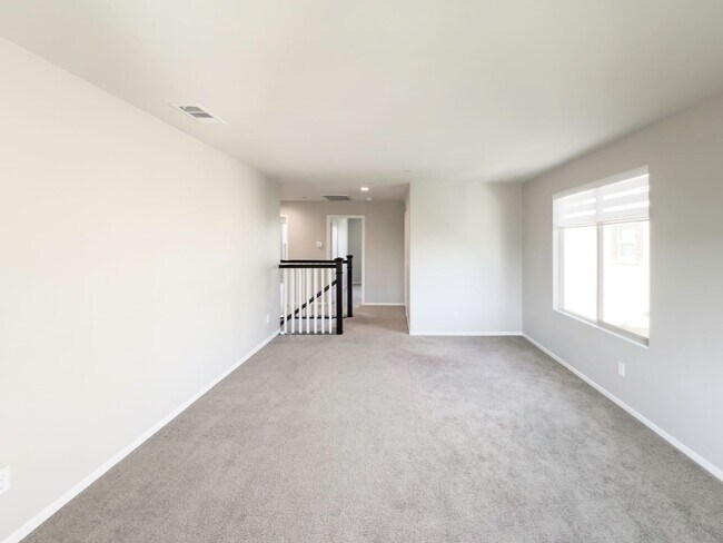 Building Photo - Beautiful 2 Story 5 Bedroom SOLAR Home + L...