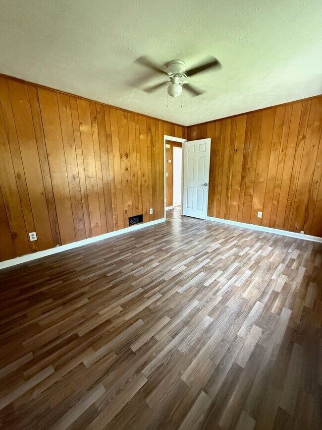 Building Photo - 8195-8195 Spillers Dr SW