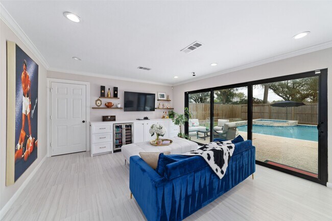 Building Photo - 10607 Chimney Rock Rd