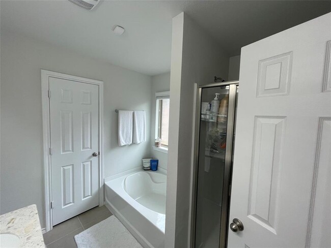 Building Photo - 2521 Weatherford Heights Dr