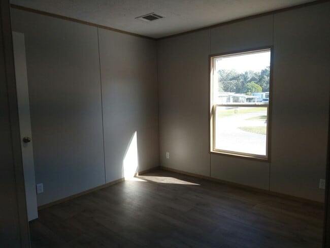 Building Photo - 5507 Annette St