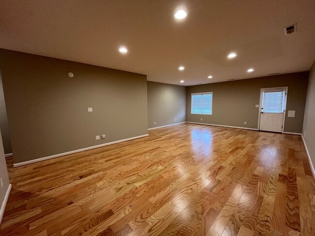 Building Photo - 696 Wyndhurst Dr
