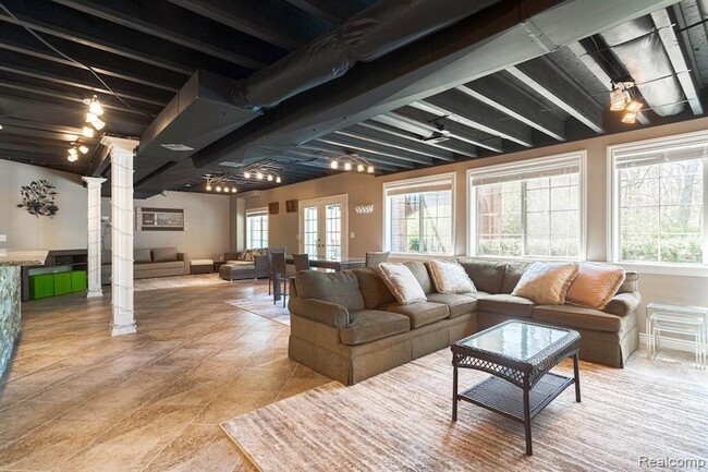 Building Photo - 4906 Stonehenge Dr