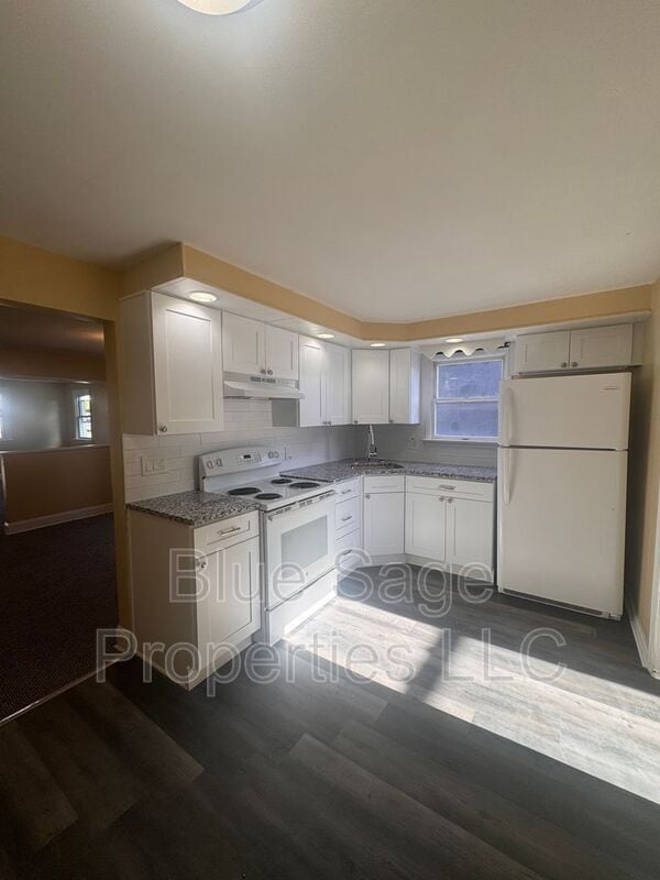 Building Photo - 1024 Broad St