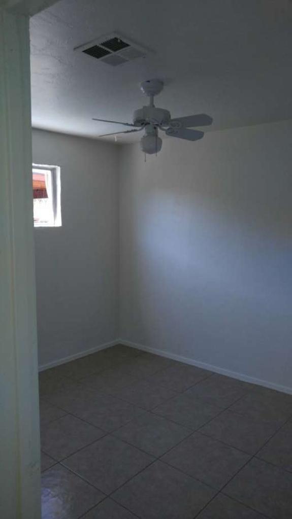 Building Photo - 4 bedroom in PHOENIX AZ 85009