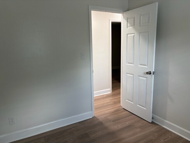 Building Photo - 1484 Van Delia Rd