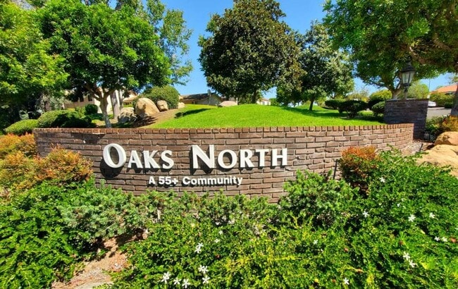 Building Photo - Spacious condo 55+ move in ready