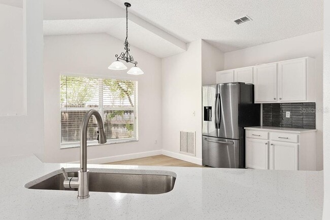 Building Photo - 1425 Whispering Woods Way