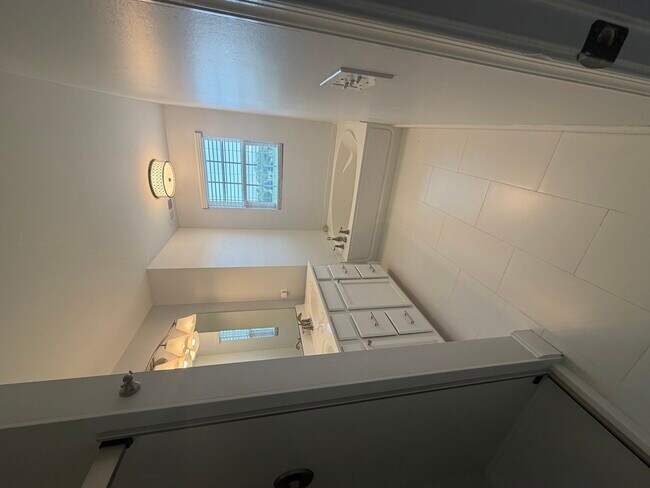 Building Photo - 12919 White Pine Way