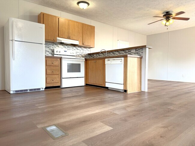 Building Photo - 3337 Clear Springs Way