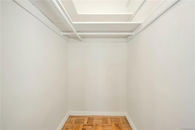 Building Photo - 525 Bronxville Rd