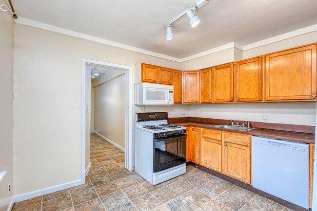 Building Photo - 77 W Bernhard Ave