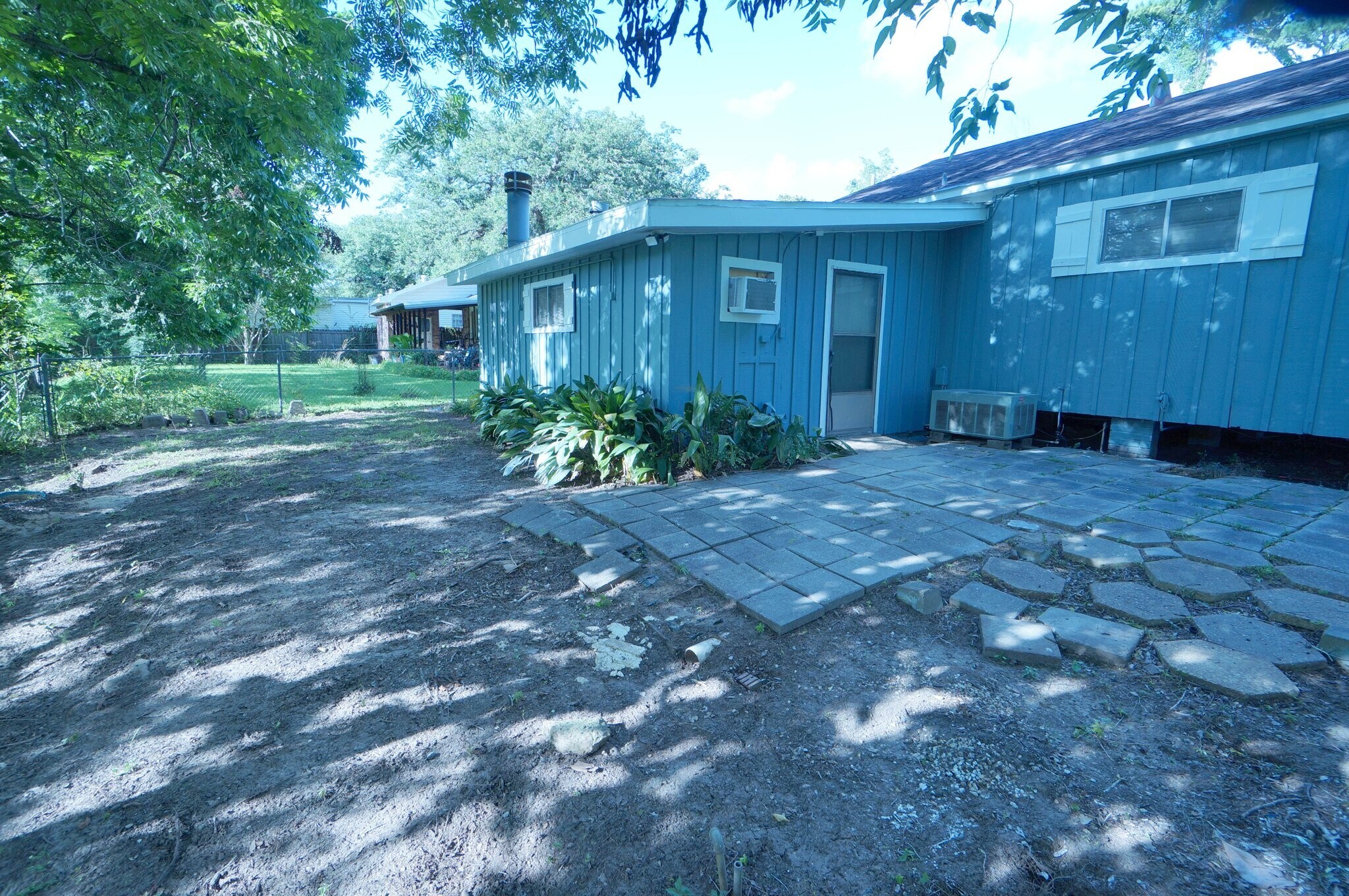 Building Photo - 301 Hillside St