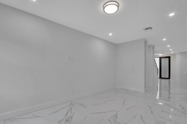Building Photo - 400 Bella Sol Way