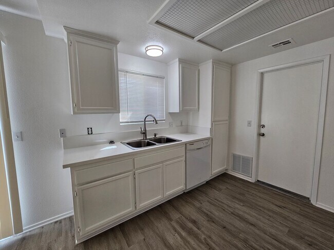 Building Photo - ***ALL BRAND NEW INSIDE***3 BED 2 BATH